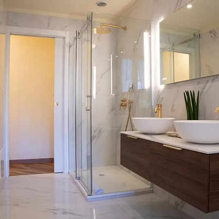 Casa Regina Margherita - Lussuoso Vista Con Parcheggio E Aria Condizionata Apartamento Carate Urio