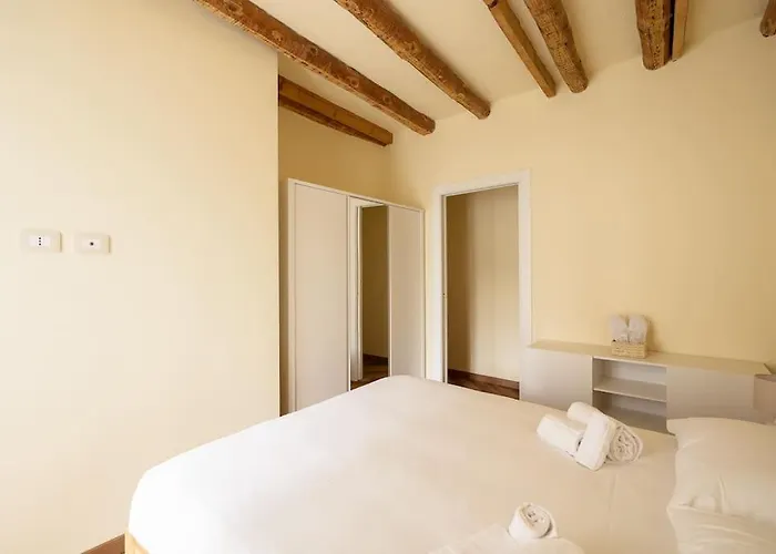 Casa Regina Margherita - Lussuoso Vista Con Parcheggio E Aria Condizionata Daire Carate Urio