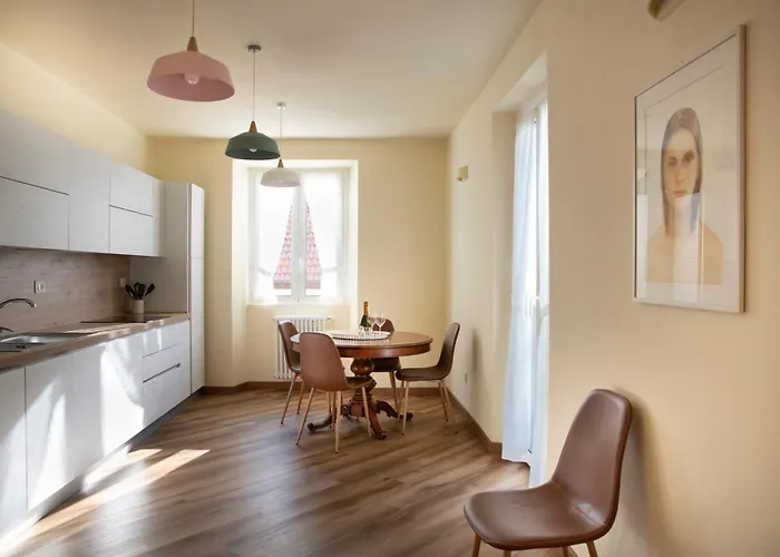 Casa Regina Margherita - Lussuoso Vista Con Parcheggio E Aria Condizionata Daire Carate Urio